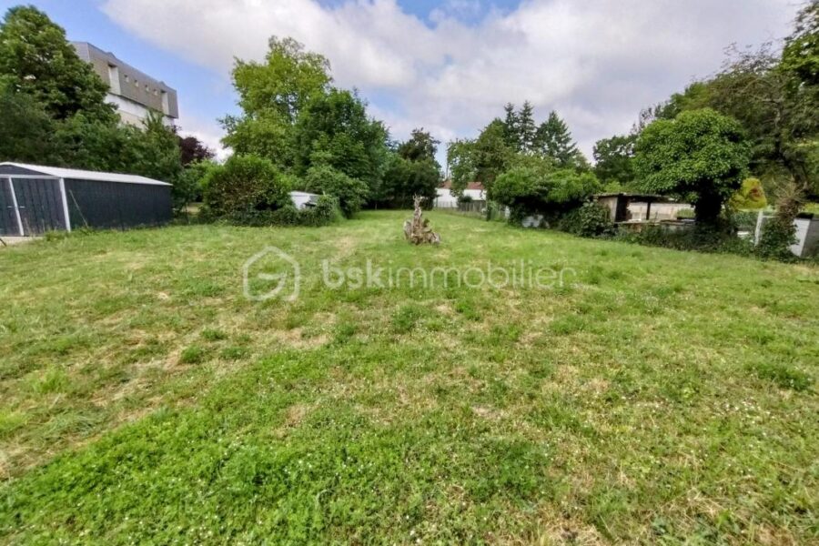 Terrain à vendre à Les ormes