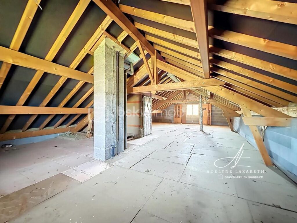 Maison individuelle avec vue panoramique – Fort potentiel jusqu’à 170 m² habitables – 4 pièces – 3 chambres – 102 m²