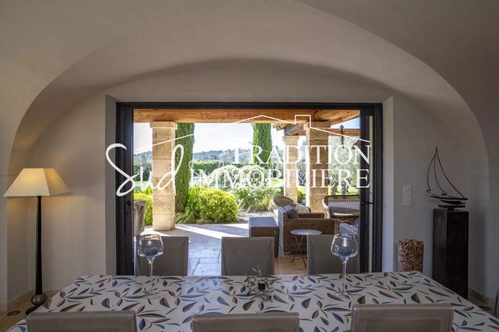 vente maison – NR pièces – NR chambres – 240.00 m²