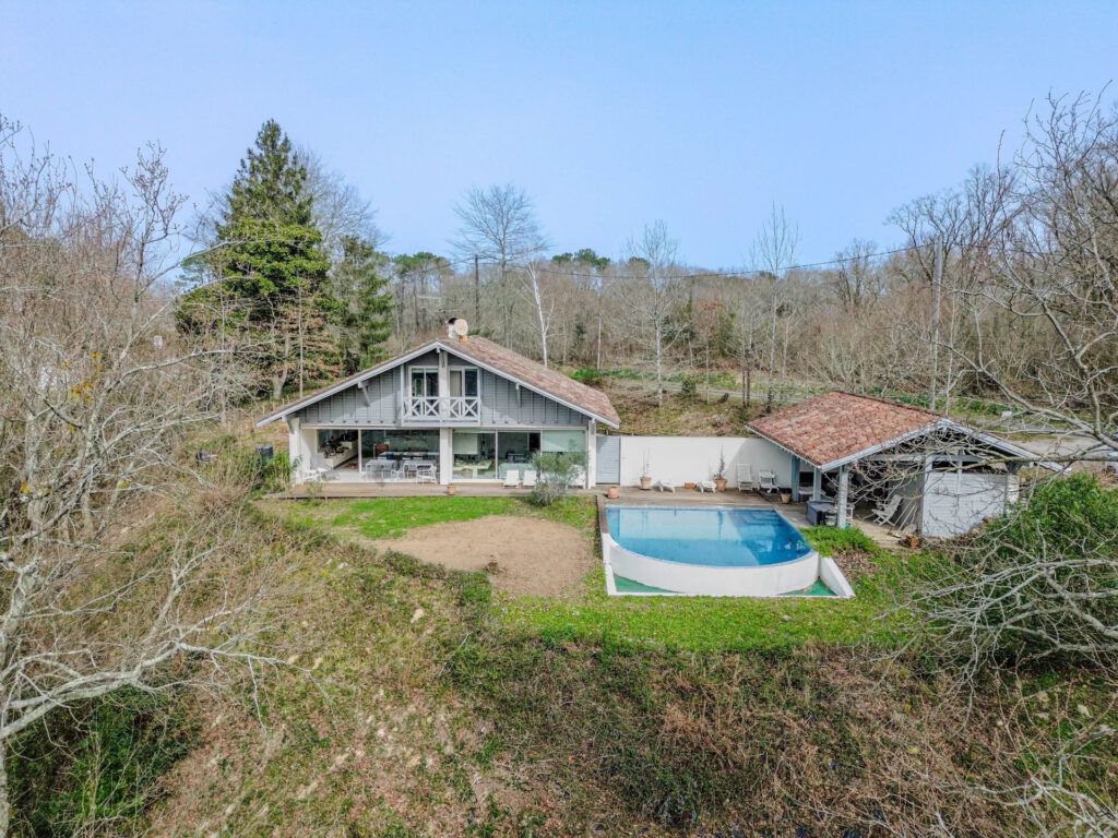 Propriété déxception ? Élégance, lumière et panorama sur les – 5 pièces – NR chambres – 155 m²