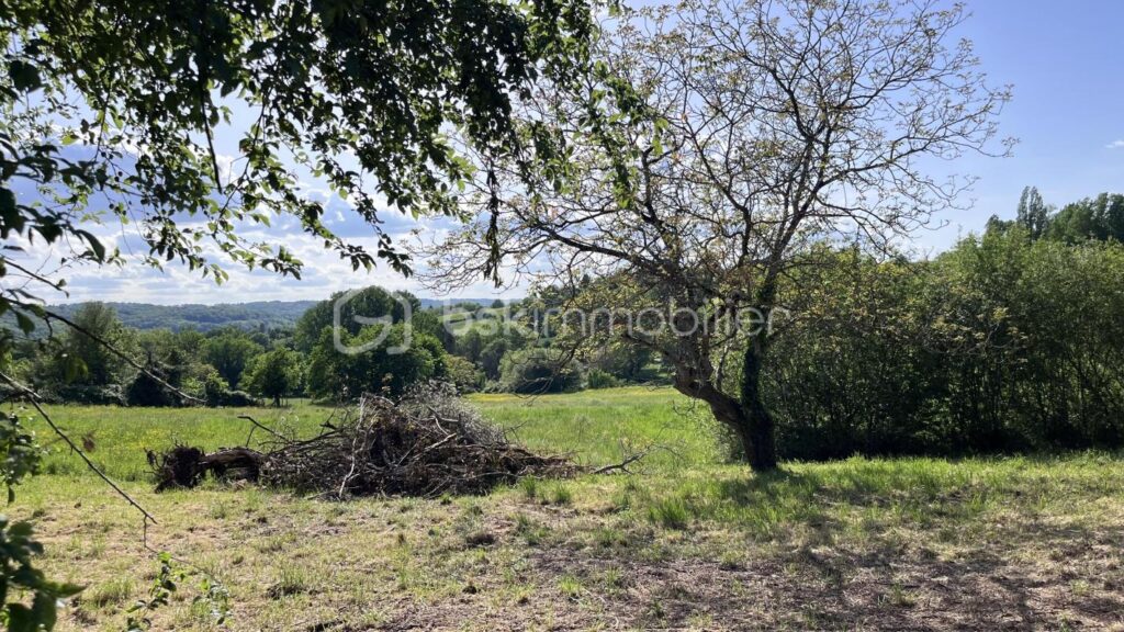 Terrain offrant : Vue dégagée, Calme et Tranquillité – NR pièces – NR chambres – 1860 m²