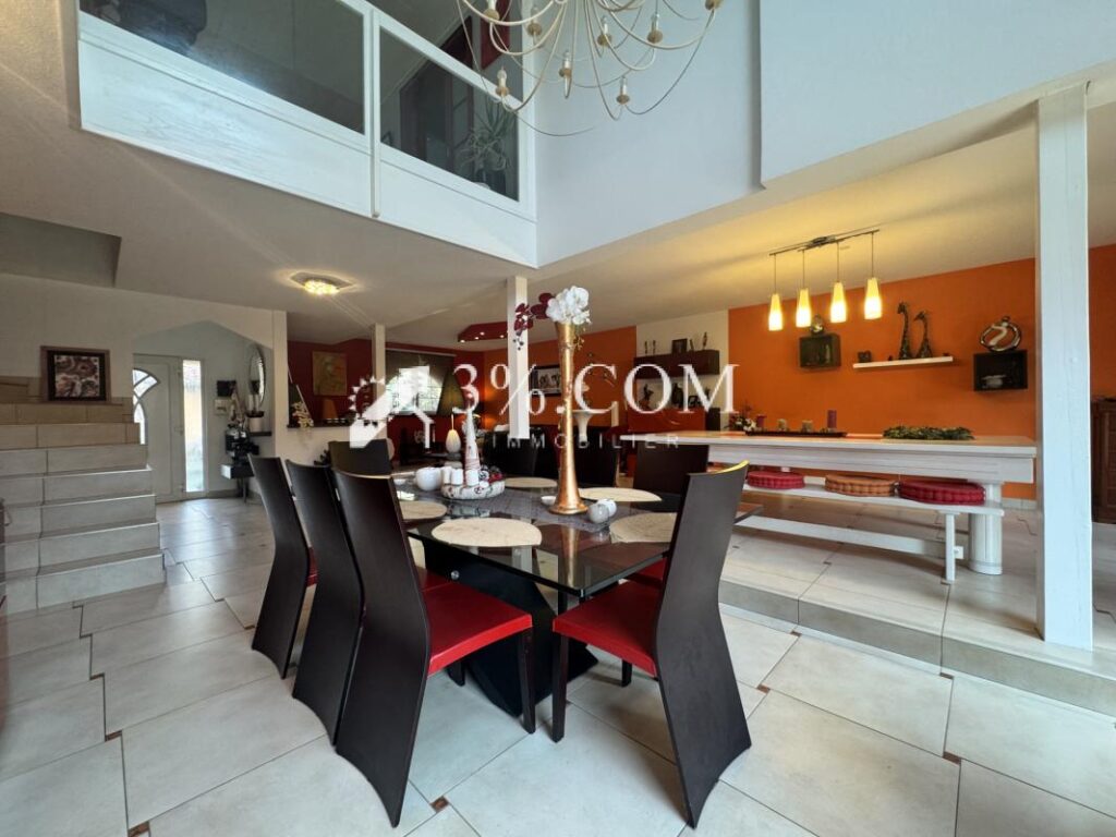 3%COM Belle demeure avec piscine du 27 ares – 8 pièces – 7 chambres – 360 m²