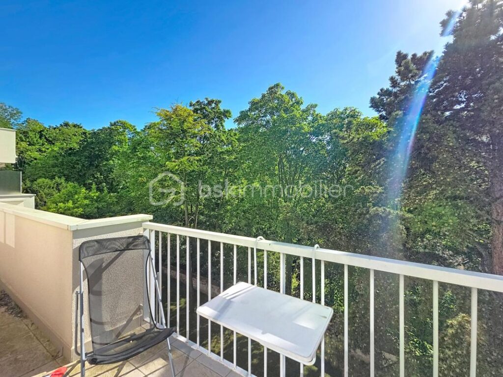 RUEIL-MALMAISON – Résidence du Bois Préau – Studio dernier étage vue arborée avec balcon, parking et cave – 1 pièce – NR chambres – 26 m²