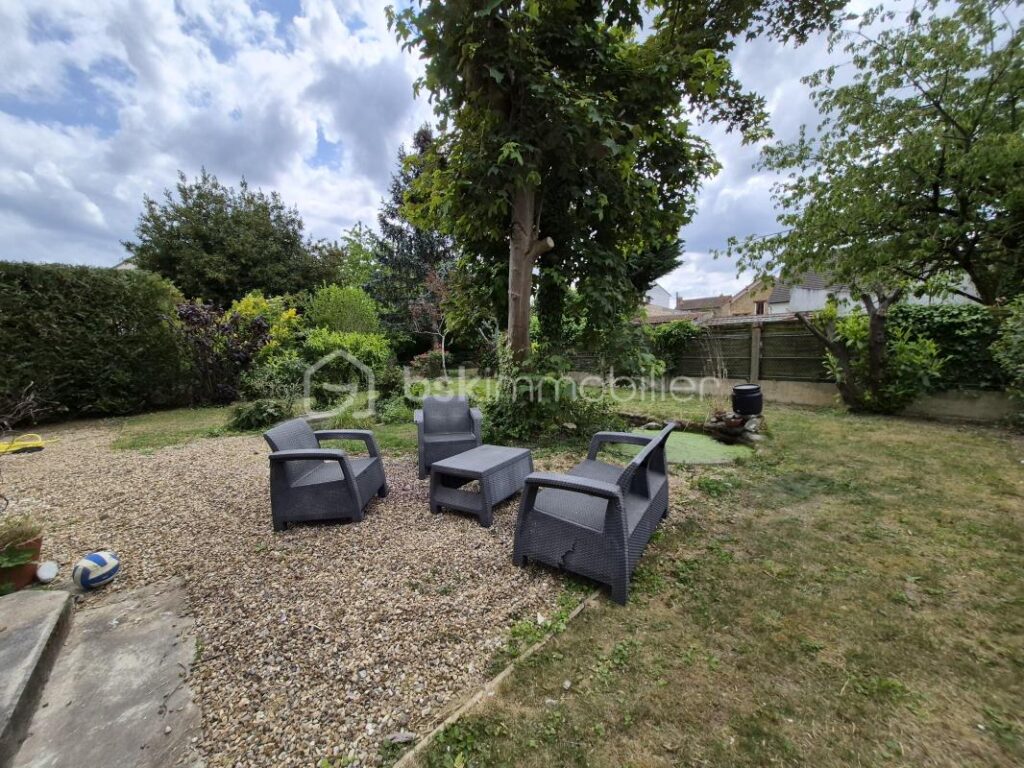 Belle maison de 113.75 m2 avec terrain, sous sol – 6 pièces – 4 chambres – 113 m²