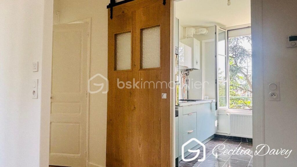 *** Nouveauté : Superbe Appartement très lumineux , refait entièrement à neuf, situé au cœur d&rsquo;un secteur recherché de la ville de Sens*** – 3 pièces – 2 chambres – 52 m²