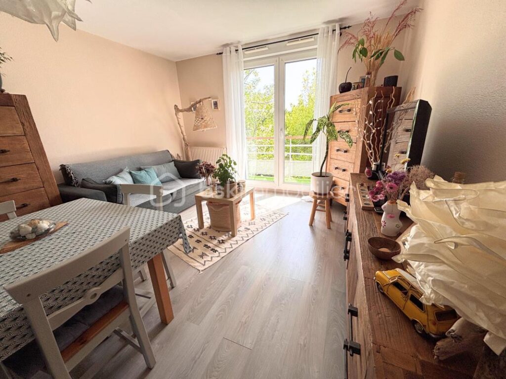 T3 traversant de 68 m² avec terrasse, balcon et parking – Hyper-centre de Bruges – 3 pièces – 2 chambres – 69 m²