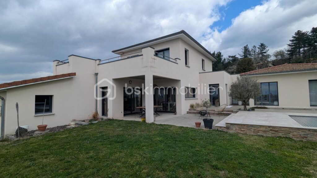 VILLA D&rsquo;ARCHITECTE – 6 pièces – 4 chambres – 163 m²