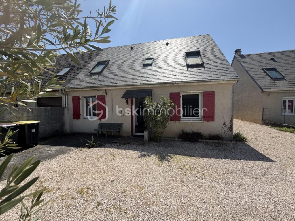 Maison de 106 m2 à rafraîchir de l’intérieur avec beaucoup d’atouts et en prime une belle vue sur les Pyrénées – 7 pièces – 4 chambres – 106 m²