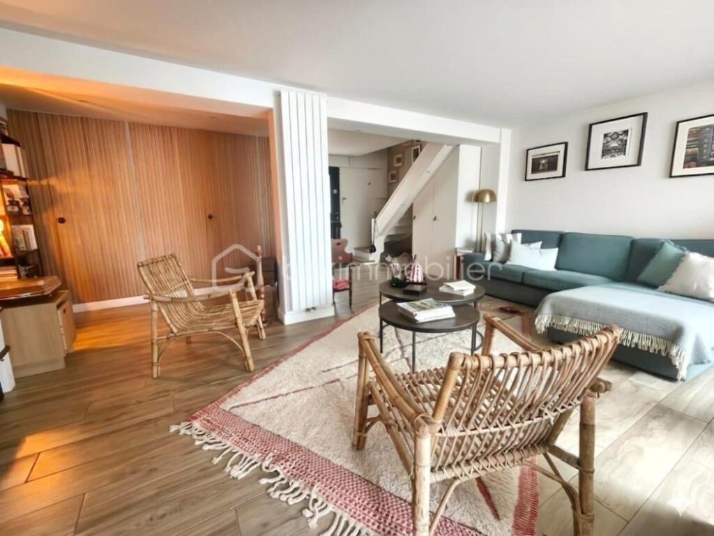 Charmante maison au coeur du village avec jardin – 6 pièces – 4 chambres – 142 m²