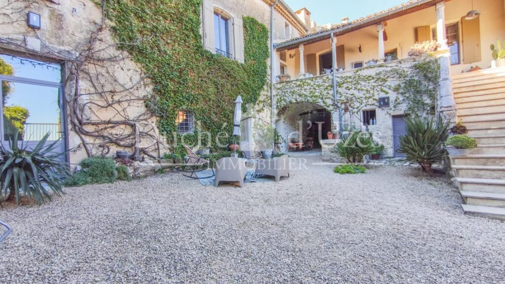 Maison – 14 pièces – 7 chambres – 330 m²