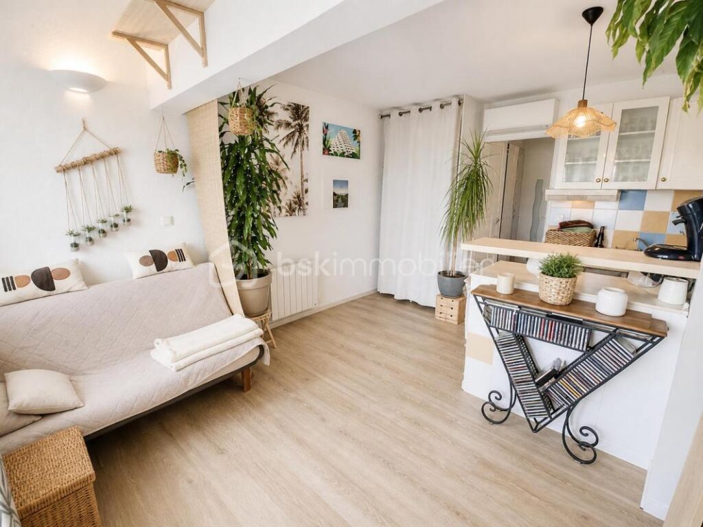 ⛳ LA GRANDE-MOTTE – VUE GOLF EXCEPTIONNELLE – RÉSIDENCE SÉCURISÉE AVEC PISCINE ET PLACE DE PARKING PRIVATIVE – 2 pièces – 1 chambre – 24 m²