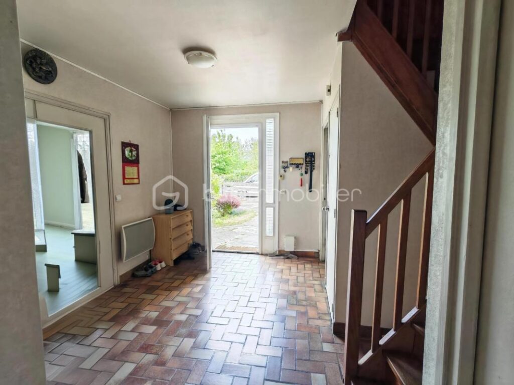 Maison familiale 5 pièces sur 3 niveaux – 137 m² – total surface au sol 250 m2 – Terrain 616m2 – Osny (95) – 5 pièces – 4 chambres – 137 m²