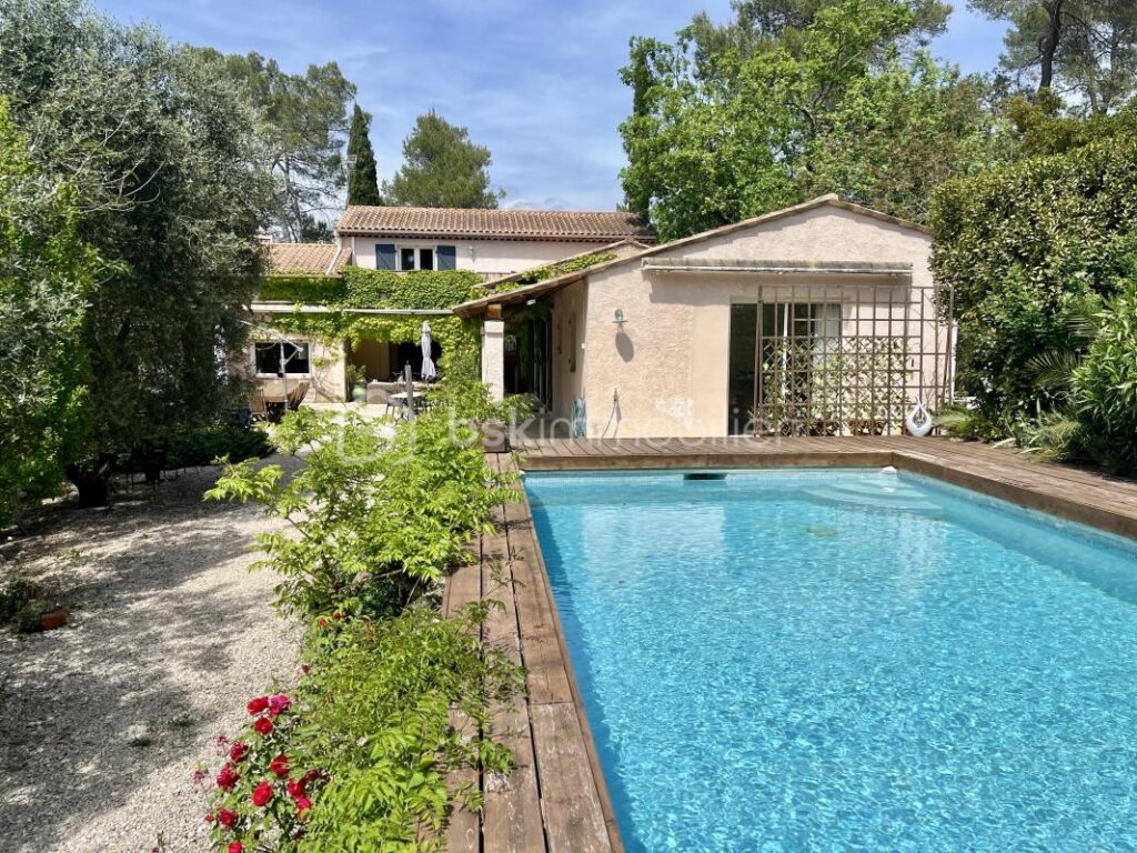 La villa d’architecte T10 – SAINT PAUL En FORET (83440) – 282 m2 – 10 pièces – 8 chambres – 282 m²