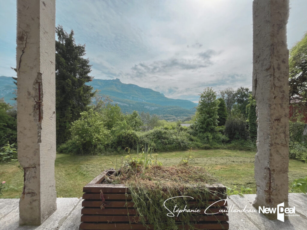 Grande maison de maître sur les hauteurs de Chambéry (limite Sonnaz) au calme avec vue dégagée – 8 pièces – 6 chambres – 213 m²