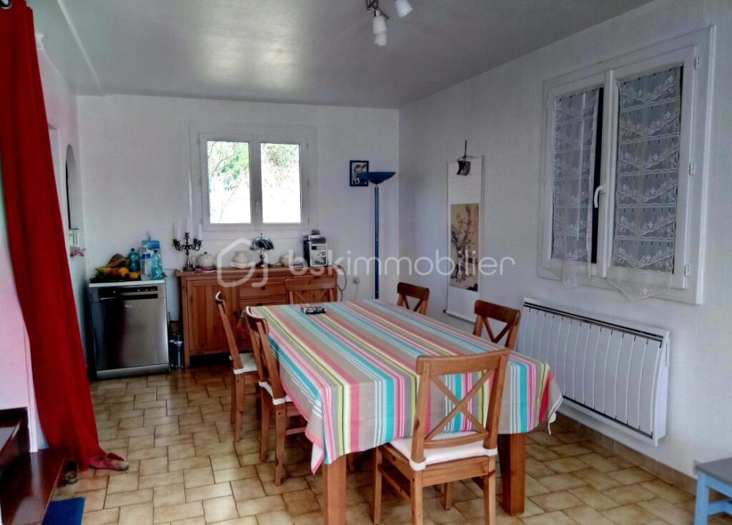 AU CALME ENTOURÉ DE VERDURE PROCHE DE NOYERS BOURGOGNE 89 – 4 pièces – 3 chambres – 77 m²