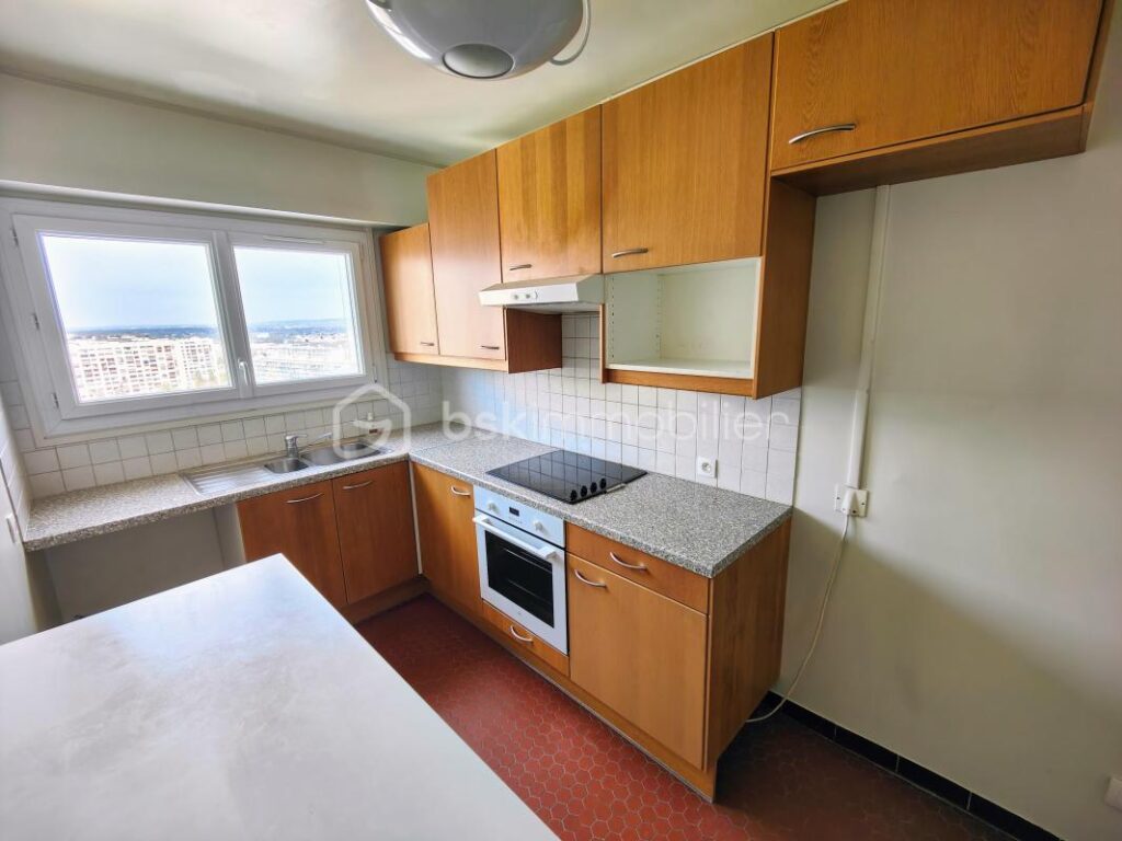 Bel appartement 3 chambres av 2 grands balcon cave 2 pl parking – 5 pièces – 3 chambres – 96 m²
