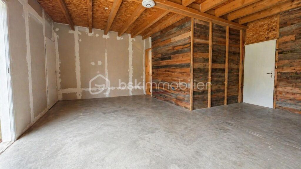 PROJET À FORT POTENTIEL – TERRAIN 4 800 m² – SECTEUR LA BÉGUDE-DE-MAZENC – 2 pièces – 1 chambre – 98 m²