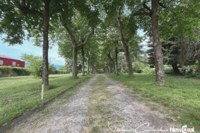 Terrain entièrement plat et viabilisé avec vue sur la Dent du Chart dans petit lotissement à Chambéry – NR pièces – NR chambres – 729 m²