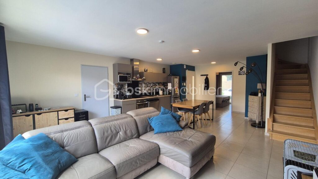 A VENDRE VILLA DEUX FACES TRAVERSANTE DE 94M² SUR TERRAIN DE 214M² A LATOUR BAS ELNE – TROIS CHAMBRES – DEUX PIECES D EAU – DEUX TOILETTES – GARAGE TRAVERSANT – 5 pièces – 3 chambres – 87 m²