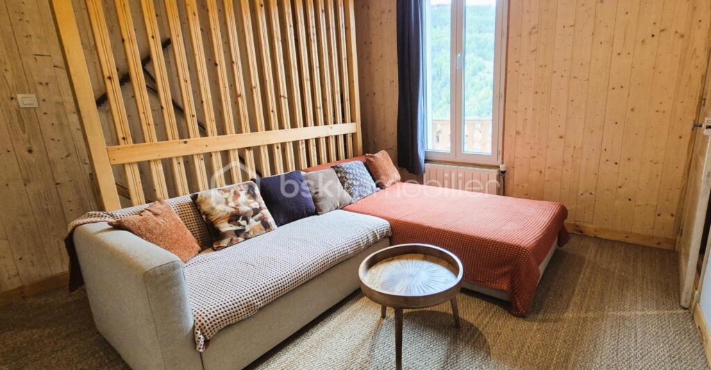 🏡🏔️ MAISON AVEC STUDIO INDÉPENDANT – VILLAGE D’ALLOS – VUE MONTAGNES – 6 pièces – 3 chambres – 108 m²