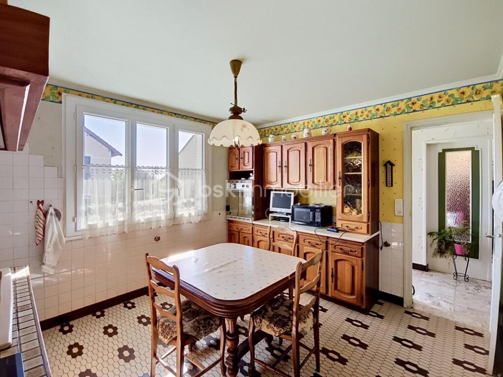 Maison familiale avec sous-sol total – Secteur calme et recherché de Louvres – 7 pièces – 4 chambres – 132 m²