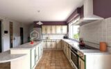 Maison familiale sans vis-à-vis avec piscine sur 2 000 m² de terrain – 6 pièces – 5 chambres – 160 m²