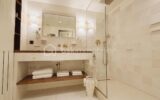 VOLUMES et LUMIÈRE au dernier étage du marais – 2 pièces – 1 chambre – 50 m²
