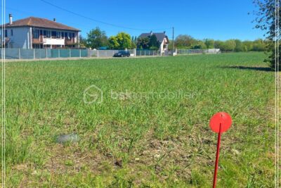 Optimisez le potentiel de votre futur projet immobilier à LALOUBERE – NR pièces – NR chambres – 700 m²