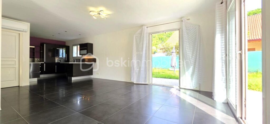 MAISON 4 CHAMBRES SUR TERRAIN DE 510 M² – 5 pièces – 4 chambres – 131 m²