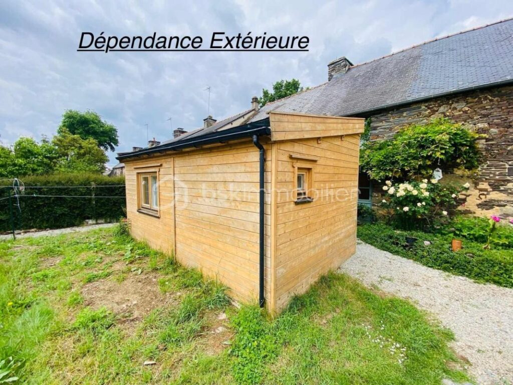 Maison de Village de 187 M² (Loyat 56800) – 7 pièces – 5 chambres – 187 m²