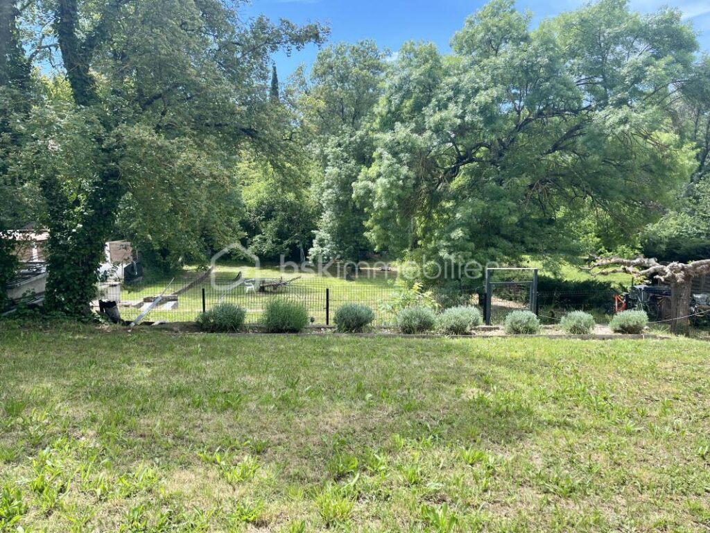 Villa T3 de 63 m2 pleine de potentiel – Saint-Paul-en-Forêt – Terrain de 2000 m2 – 3 pièces – 2 chambres – 63 m²