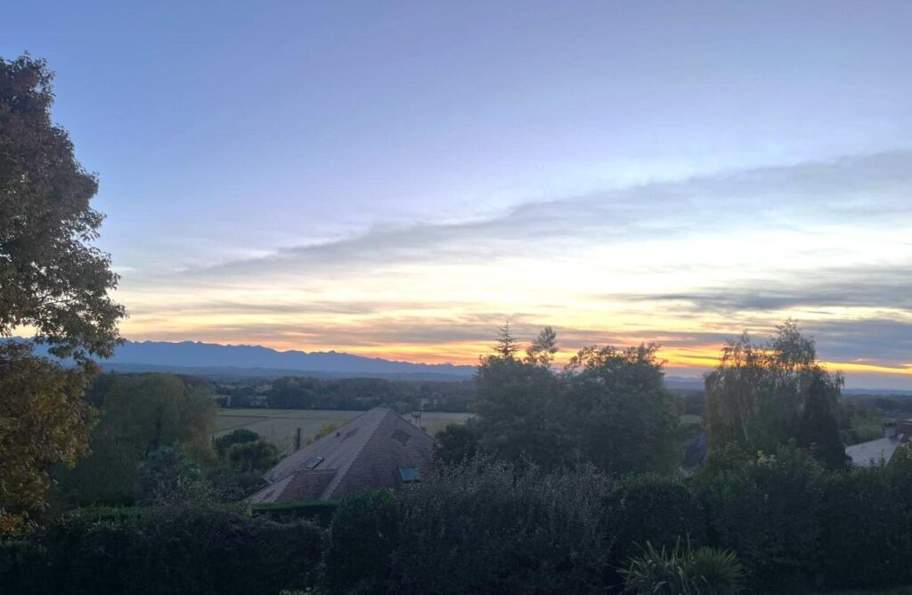 🌄 RARE – terrain 715 m² avec Vue Pyrénées – Serres-Morlaàs – Environnement calme – NR pièces – NR chambres – 715 m²