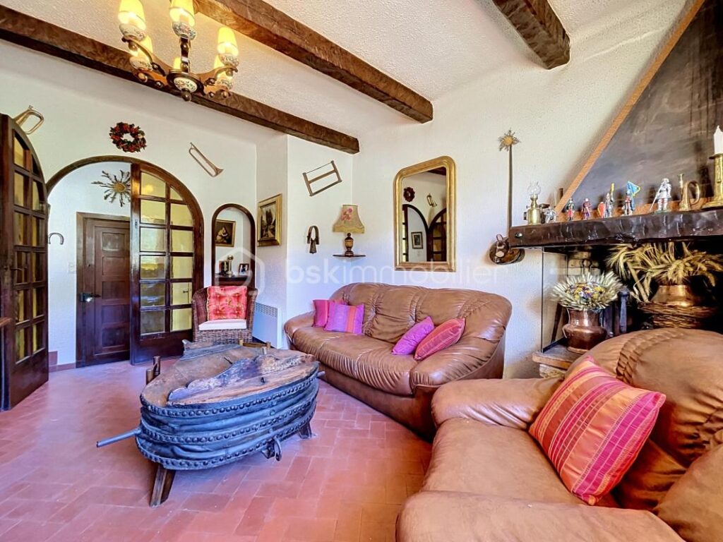 Maison de village traversante avec vue sur la Plaine – Caille (06750) – 4 pièces – 2 chambres – 63 m²