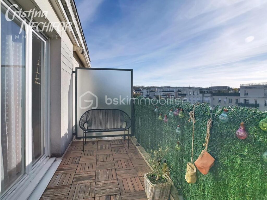 Superbe F3 au Dernier étage avec Balcon, 2 places de Parking et Cave – Quartier du Parc des Frênes – 3 pièces – 2 chambres – 62 m²