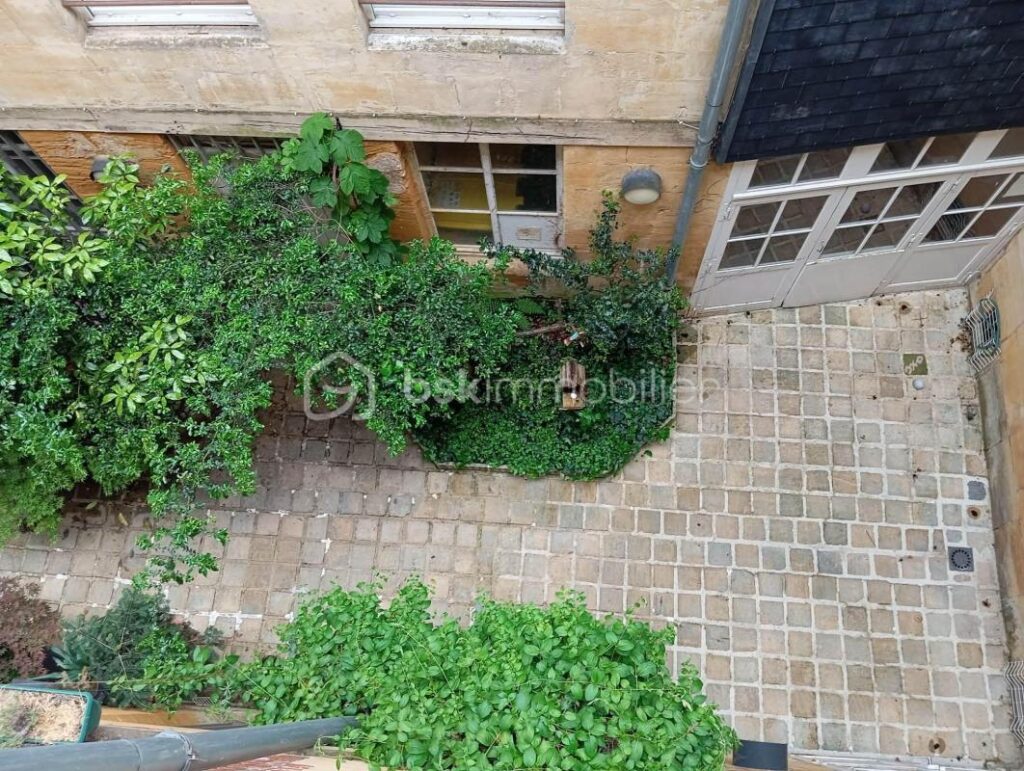 HYPER CENTRE – APPARTEMENT EN DUPLEX – 2 pièces – 1 chambre – 49 m²