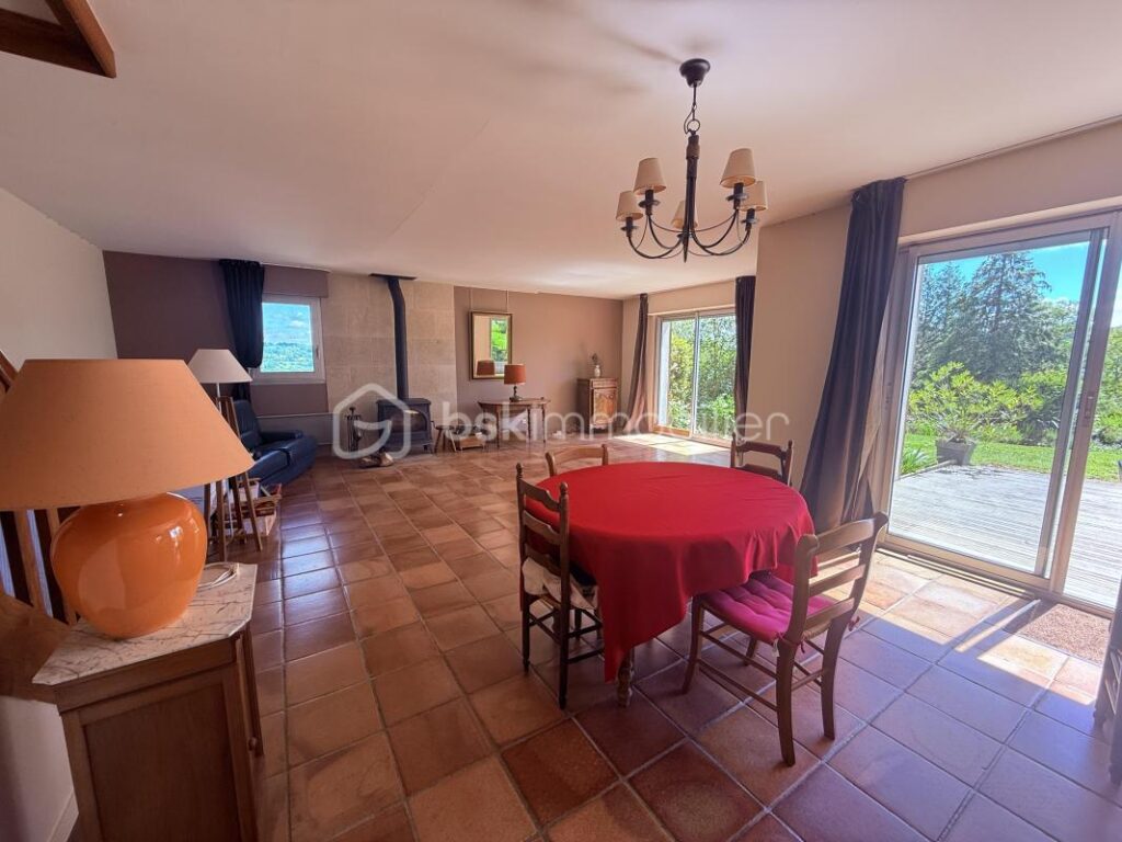 VUE EXCEPTIONNELLE ET IMPRENABLE – 5 pièces – 3 chambres – 106 m²