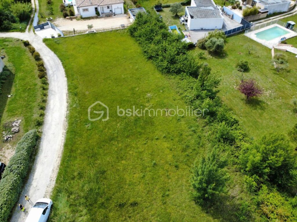 Terrain de 1200 m² à Saint Hilaire de Brethmas – NR pièces – NR chambres – 1200 m²
