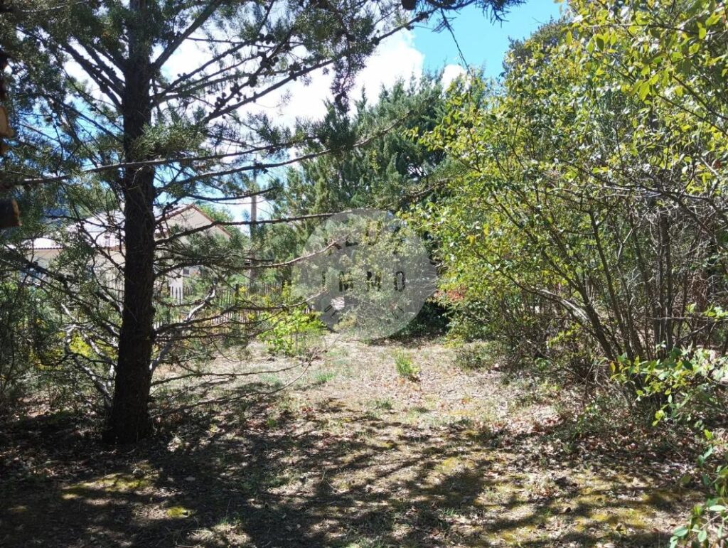 SUPERBE TERRAIN CONSTRUCTIBLE 1000 m² , HORS LOTISSEMENT – NR pièces – NR chambres – 1000 m²
