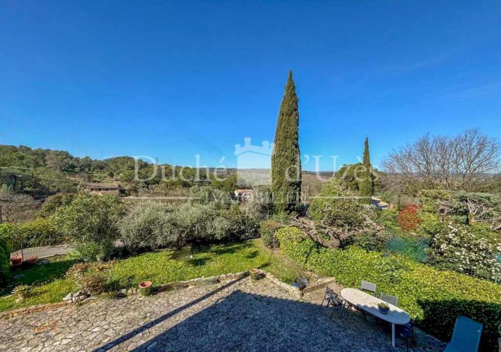 Villa – 8 pièces – 5 chambres – 145 m²