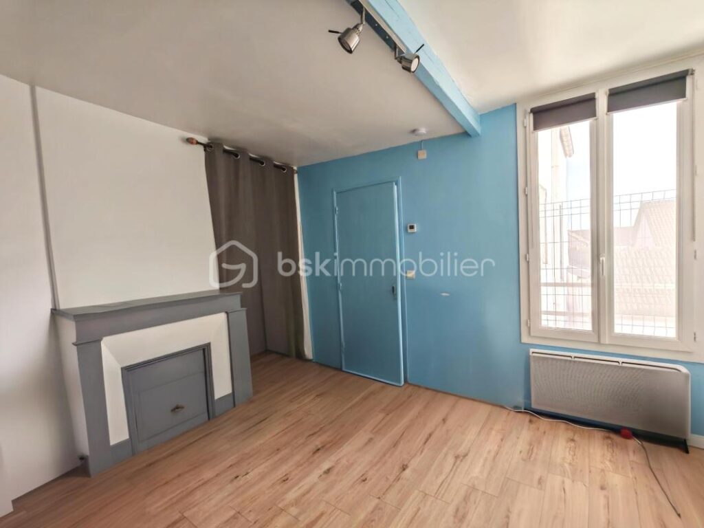 DUPLEX DE CHARME EN HYPERCENTRE – VUE TOITS & CACHET DE L’ANCIEN – 4 pièces – 2 chambres – 69 m²