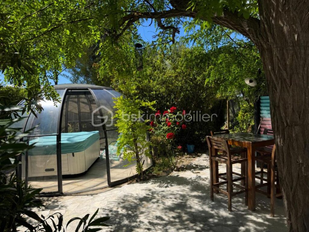 Rare à la vente – Maison de plain-pied avec vue dominante et cadre naturel unique – 6 pièces – 5 chambres – 155 m²