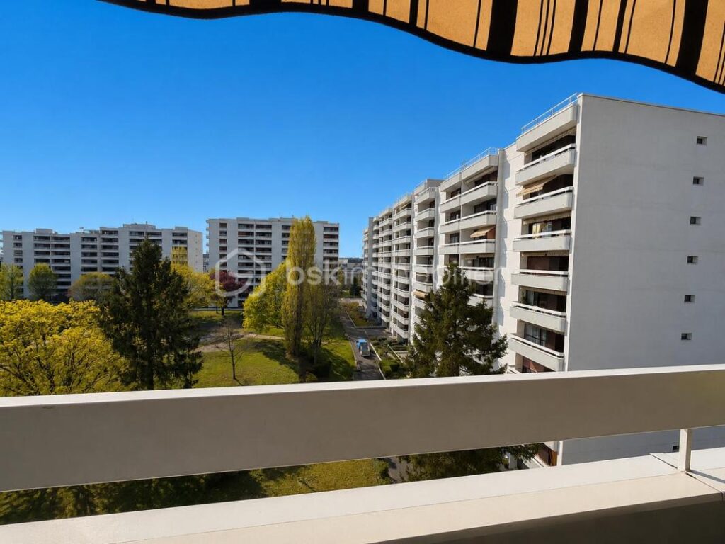 Appartement T5 lumineux avec balcon, vue dégagée, cave et double stationnement – 5 pièces – 3 chambres – 89 m²