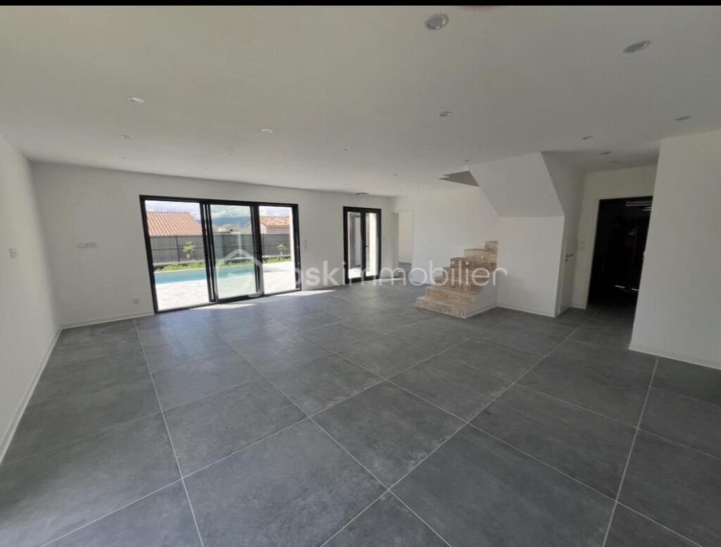 Magnifique villa contemporaine avec piscine – 6 pièces – 5 chambres – 150 m²