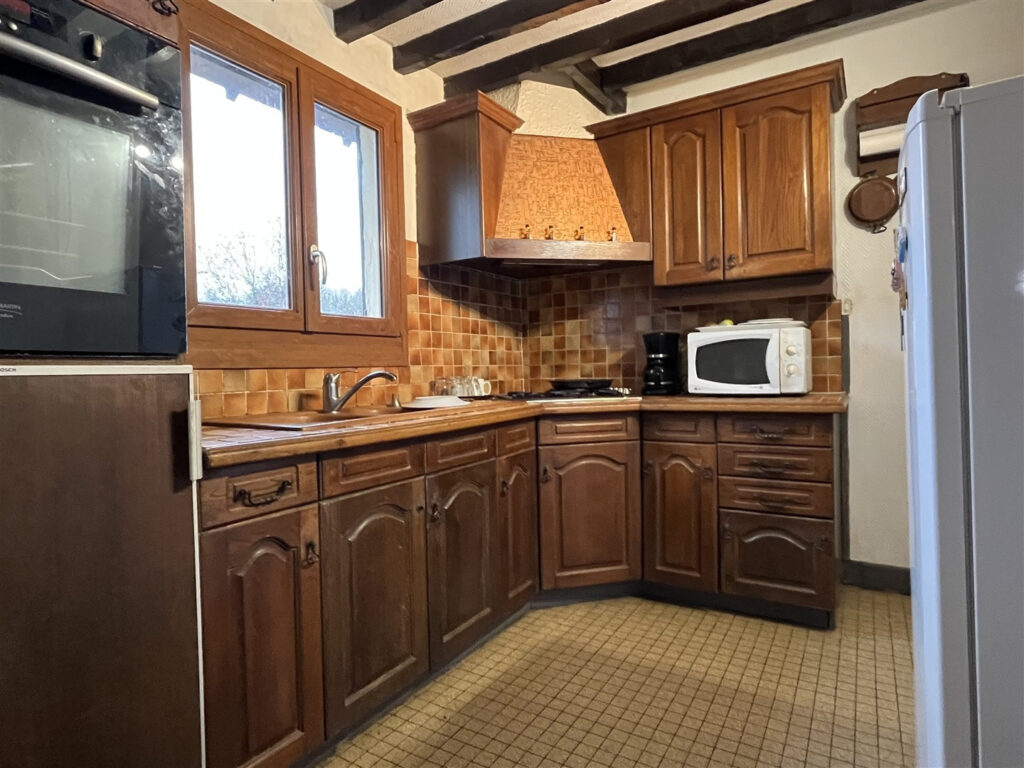 Située au milieu des prairies du Pays d&rsquo;Auge, au bout d&rsquo;un c – 9 pièces – 6 chambres – 170 m²