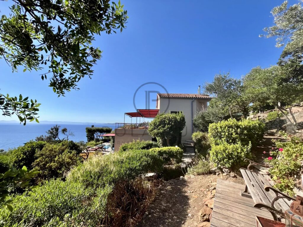 Charmante villa avec vue mer sur l&rsquo;Île du Levant – 4 pièces – 3 chambres – 120.5 m²