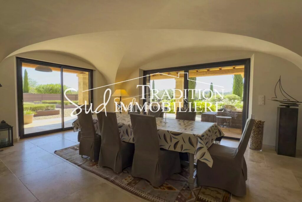 vente maison – NR pièces – NR chambres – 240.00 m²