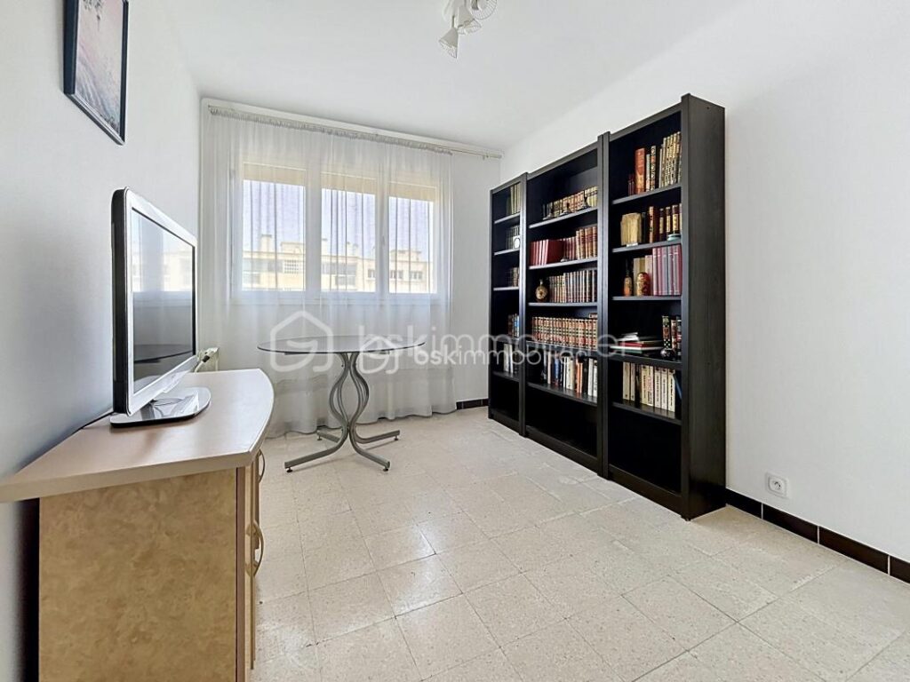 ANTIBES – T3 VUE MER – CAVE ET PARKING – 4 pièces – 2 chambres – 68 m²