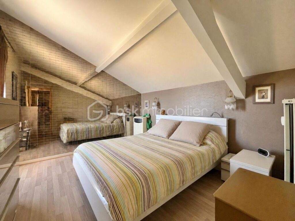 DIJON Montchapet : Dernier étage/terrasse appartement duplex 64m² – 1 chambre avec piscine et garage – 2 pièces – 1 chambre – 63 m²