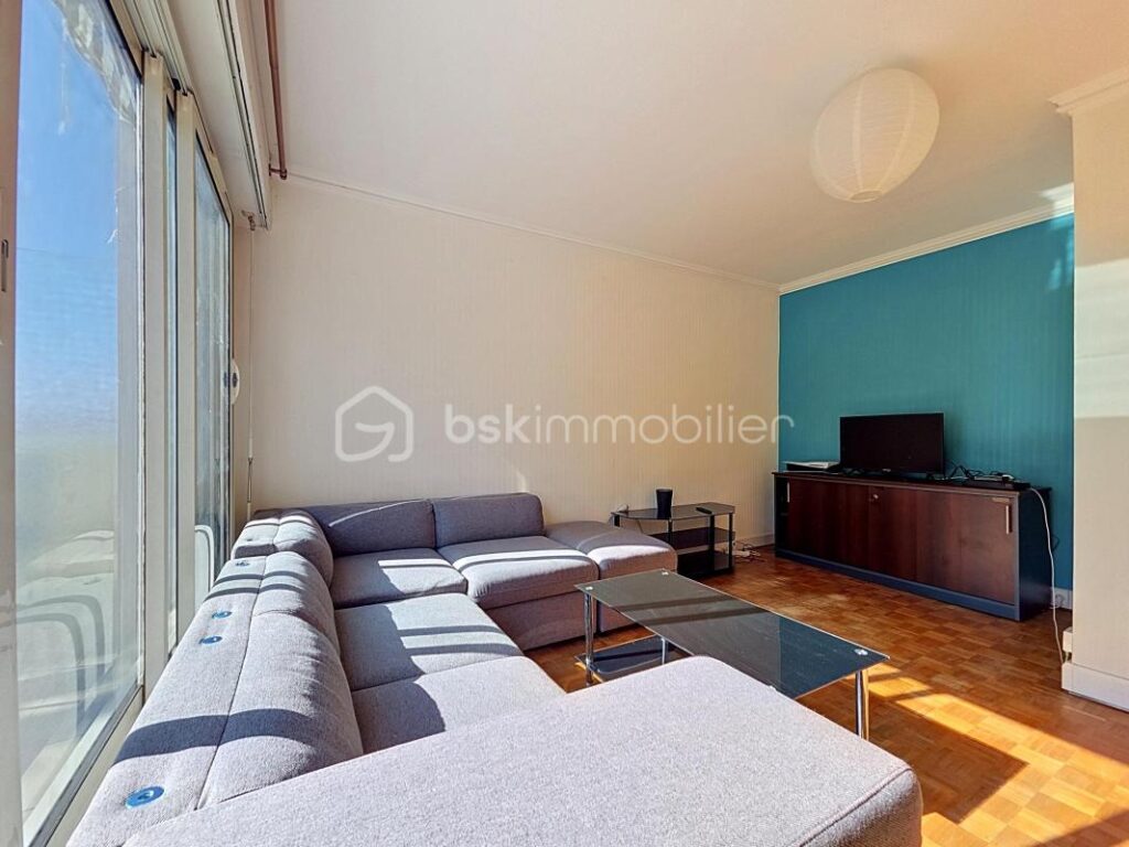 RUEIL-MALMAISON – Résidence du Bois Préau – Studio dernier étage vue arborée avec balcon, parking et cave – 1 pièce – NR chambres – 26 m²