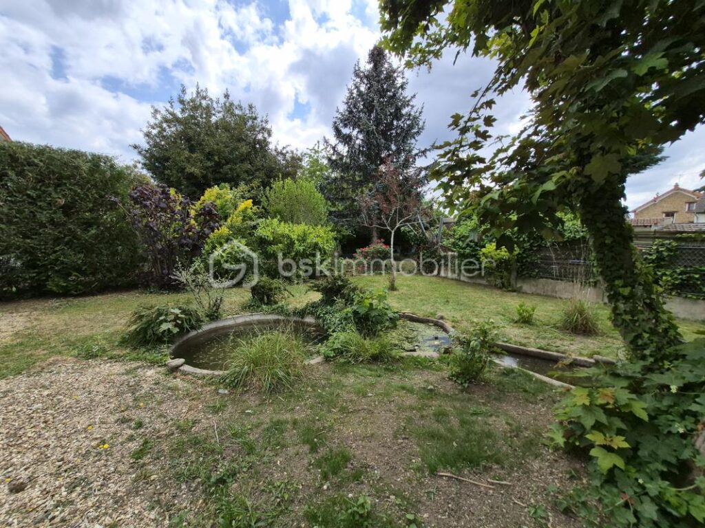 Belle maison de 113.75 m2 avec terrain, sous sol – 6 pièces – 4 chambres – 113 m²